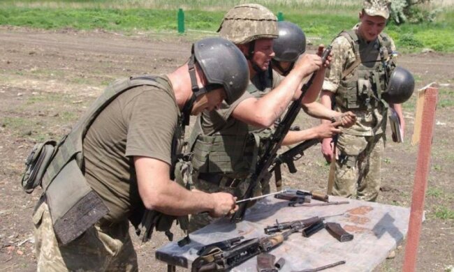 Полторак рассказал, кого убивают российские спецслужбы в Украине