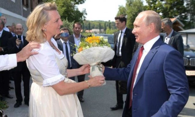 Величезна несподіванка: глава МЗС Австрії розкрила секрет танцю з Путіним