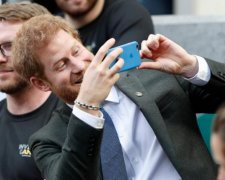 Сплетни по-королевски: о чем болтает принц Гарри с тестем по телефону