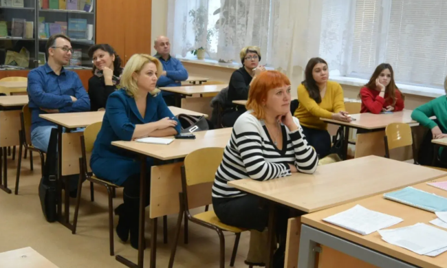 Батьківські збори. Фото з відкритих джерел