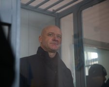 Суд над Трухановим: виправданий кишеньковим судом мер тікав "у обіймах" тітушок, - дике відео