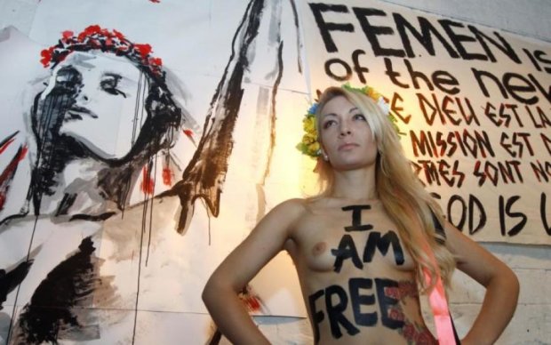 Гологруда помста: що світить активістці Femen