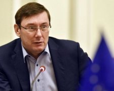 Що відбувається? Автомайданівці штурмують будинок Луценка