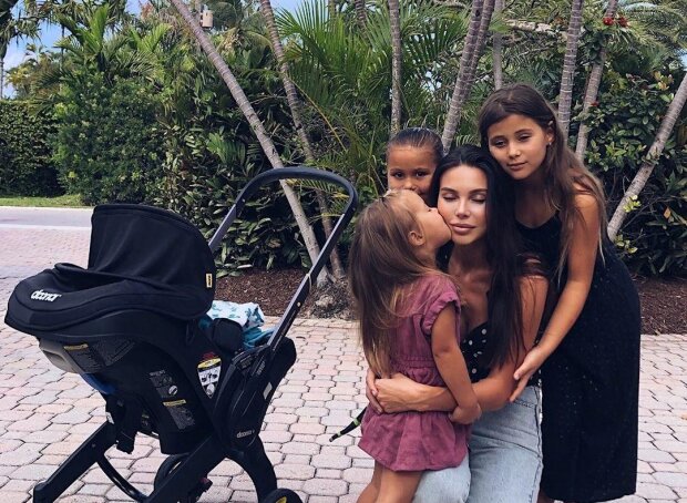 Оксана Самойлова с детьми, фото с Instagram