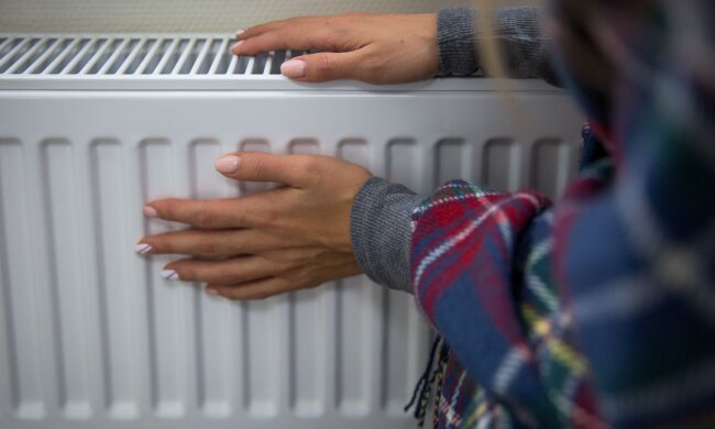 Гончарук сообщил украинцам, когда включат батареи: "Есть базовое правило"