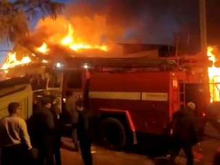 Самолет в Иркутске упал на жилой дом, кадр из видео очевидца