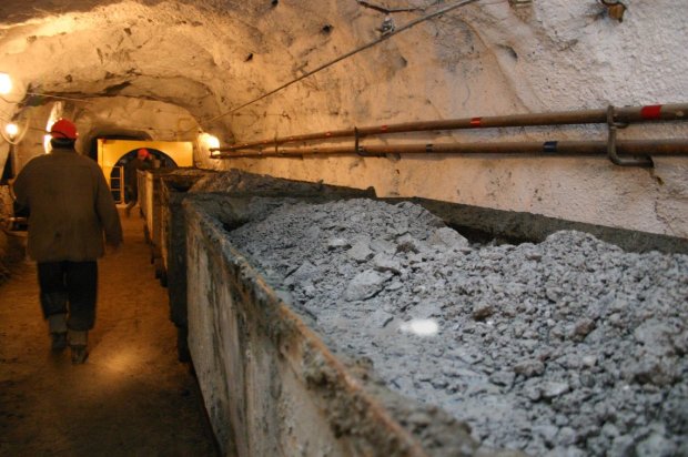 На Донбассе вспыхнула шахта: дым и паника под землей