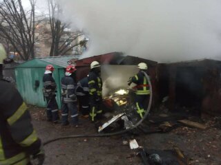 В Киеве в Голосеевском районе в гаражах сгорело двое людей, фото: Информатор