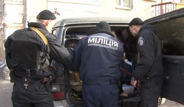 Машину с оружием задержали в Киеве (фото, видео)