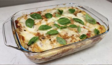 Запіканка з макаронів з грибами та соусом бешамель: фото скрін Ютуб