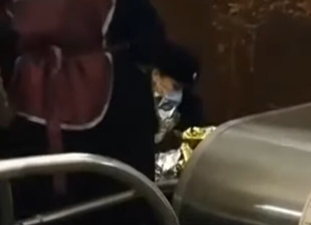 Немовля сповили у фольгу: копи прийняли пологи просто в метро