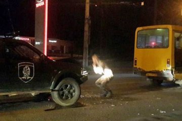 ДТП в Кіровограді: військовий позашляховик врізався в маршрутку (фото)