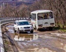 В оккупированном Крыму решили отремонтировать дороги "черепами"