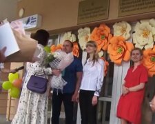 Украинка родила тройню, весь город пьет шампанское - "Впервые за 10 лет!"