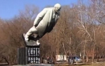 Патриотическое подполье снесло Ленина в оккупированной Макеевке