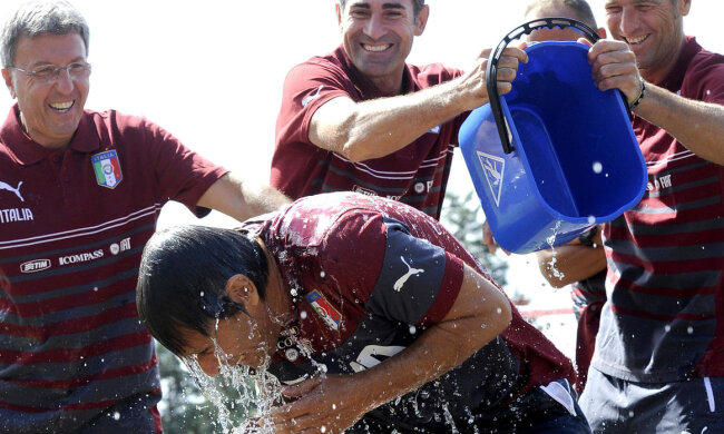 На 34 році життя помер автор флешмобу Ice Bucket Challenge: естафета з обливанням крижаною водою принесла мільйони