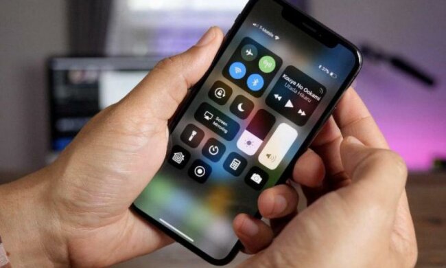 Позбавити iPhone Х "моноброві" можна в один клік