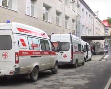 В Тернополе переполнена больница, больных китайским вирусом везут пачками: "В очередь!"