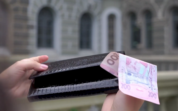 Кошелек, деньги. Фото: скрин youtube