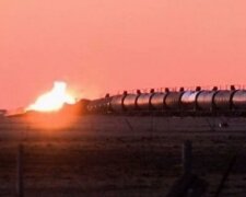 У США зійшов з рейок поїзд: цистерни з етанолом продовжують горіти