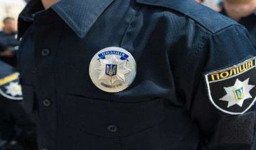 Розквиталися: склеєного скотчем ґвалтівника здали до поліції