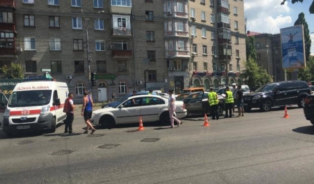 У Києві зіткнулися відразу 3 автомобілі