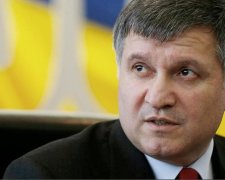 Не міністр, а "ссикло": в мережі наїхали на оточення Авакова
