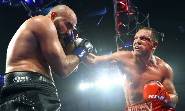 Пулев истекал кровью, но нокаутировал румына: эпичное видео порвало сеть