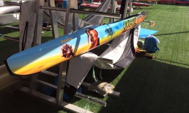 Украинский олимпиец выступил в каноэ-"писанке" (ФОТО)