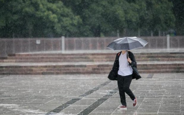 Погода на тиждень: українців замучить дощ, а доб'є - спека