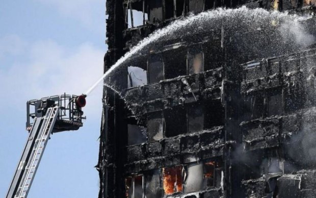 Пожар в Лондоне: женщина выбросила из окна собственного ребенка
