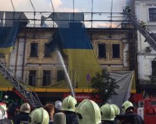 Перепічка підгоріла: з'явилися подробиці масштабної пожежі в центрі Києва