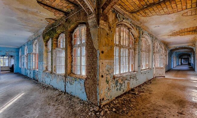 Розкіш та загадковість занедбаних будівель Європи 