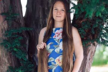 Тернополянка с рекордно длинной косой сделала немыслимое: "Килограммами падали под ноги"