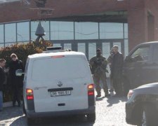СБУ почала обшук у дніпропетровських волонтерів