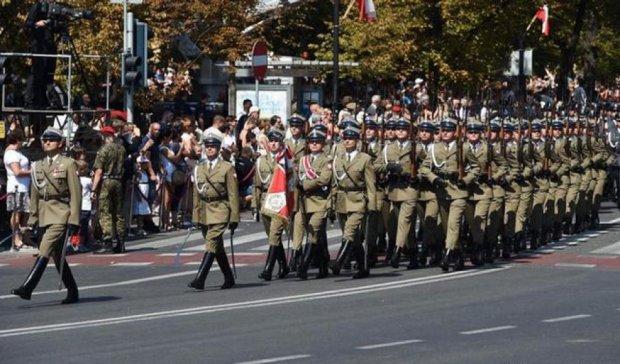 В Варшаве прошел масштабный военный парад