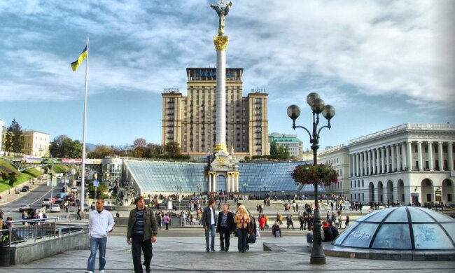 Украинцы негодуют из-за "курятника" на Майдане: ничего святого, - "лишь бы урвать"
