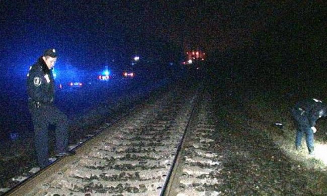 В Києві нічний потяг розірвав на частини чоловіка на рейках (фото)