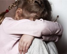 Шок! Підліткам зійшла з рук звіряча наруга над дівчинкою