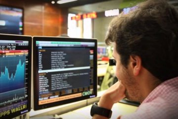 Ще навіть не ввели: санкції США обрушили фондовий ринок Росії