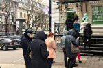 Черга в аптеку, скріншот: YouTube