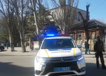 Під Києвом зникла юна красуня в блакитних штанях - батьки благають про допомогу