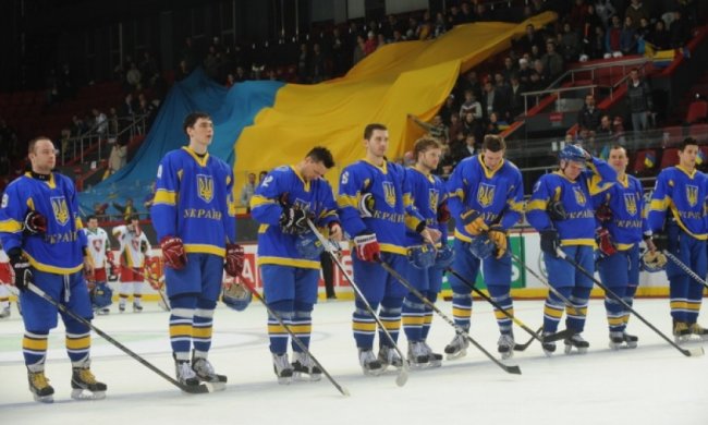 Масова бійка сталася на матчі збірної України з хокею (відео)