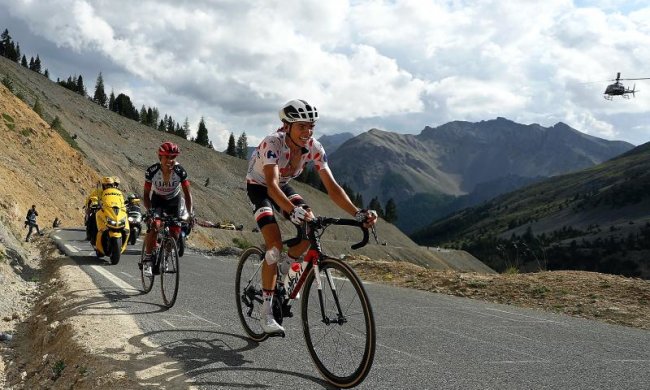 Тур де Франс: Французский велосипедист одержал победу на 18-м этапе
