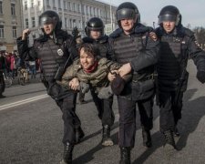 Мітинг за Сенцова жорстко розігнали пси Путіна
