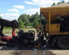 Аварія на трасі Київ-Харків забрала життя людей