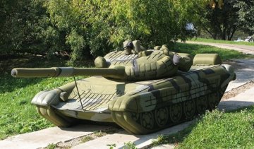 Росія озброюється надувними танками