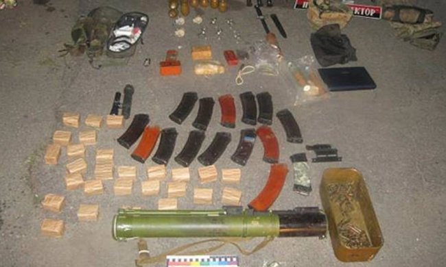 Добровольця із арсеналом зброї затримали на Дніпропетровщині (фото)