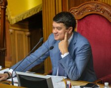 Колеса для Дмитра Разумкова: що підготували колеги для спікера Верховної Ради