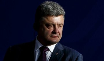 Депутат высмеял открытку от Порошенко (фото)